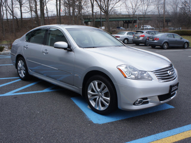 Infiniti M35x 2010 photo 1