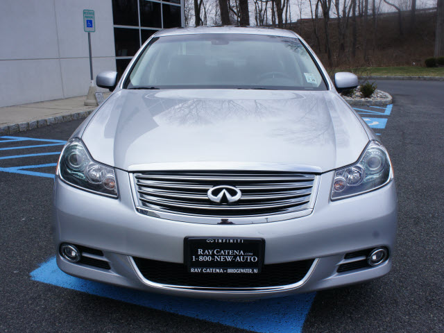 Infiniti M35x 2010 photo 3