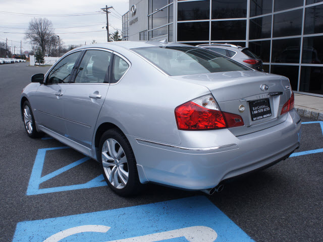 Infiniti M35x 2010 photo 4