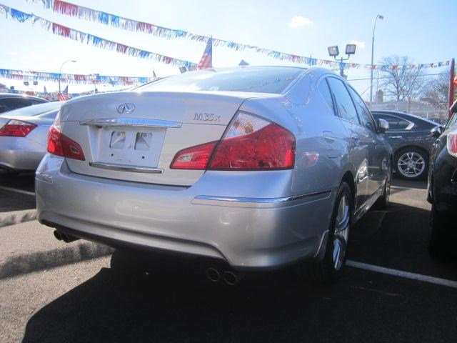 Infiniti M35x 2010 photo 3