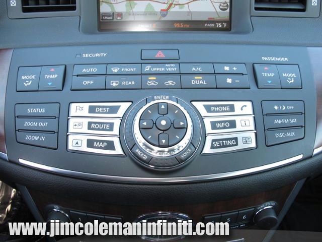 Infiniti M35x 2010 photo 2