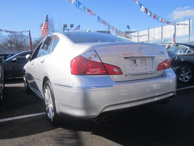 Infiniti M35x 2010 photo 4