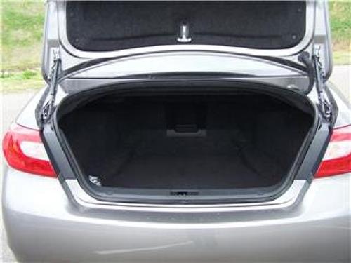 Infiniti M37 2011 photo 2