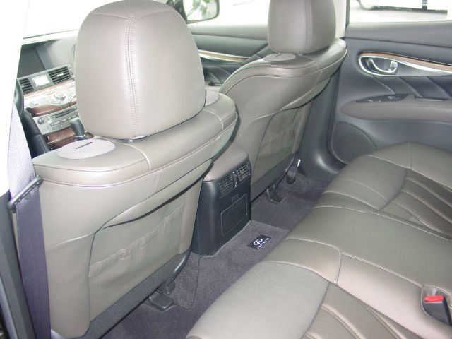 Infiniti M37 2011 photo 16