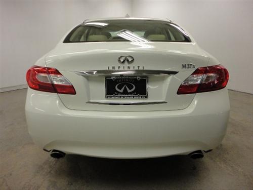 Infiniti M37x 2011 photo 2