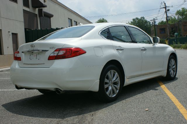 Infiniti M37x 2011 photo 2