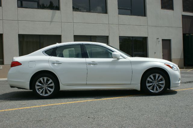 Infiniti M37x 2011 photo 3