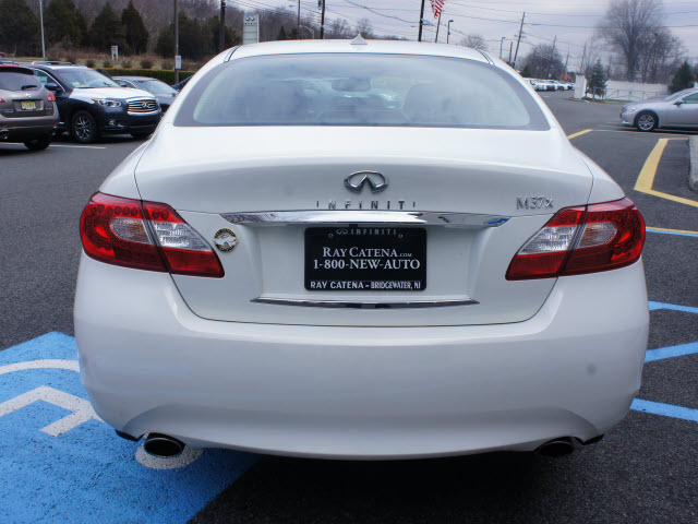 Infiniti M37x Base Unspecified