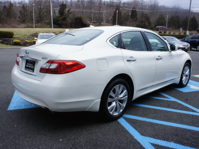 Infiniti M37x 2011 photo 4