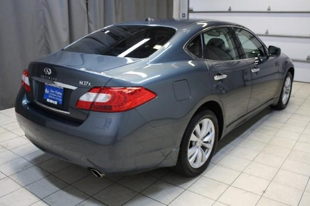 Infiniti M37x 2011 photo 1