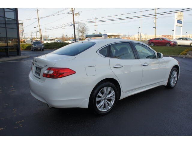 Infiniti M37x 2011 photo 3