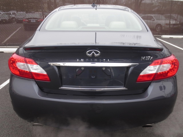 Infiniti M37x 2011 photo 4