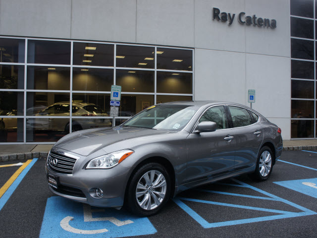 Infiniti M37x 2011 photo 2