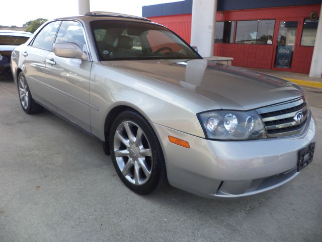 Infiniti M45 2004 photo 2