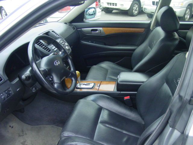 Infiniti M45 2004 photo 2