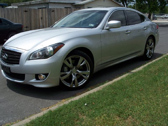 Infiniti M56 2011 photo 4