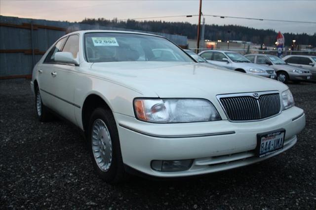 Infiniti Q45 1500 EXT CAB 4X4 Sedan