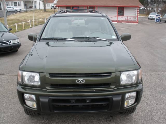 Infiniti QX4 1997 photo 1