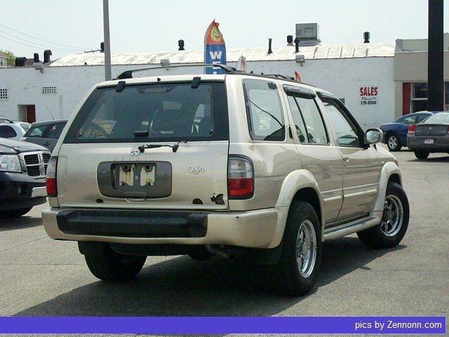 Infiniti QX4 1997 photo 1