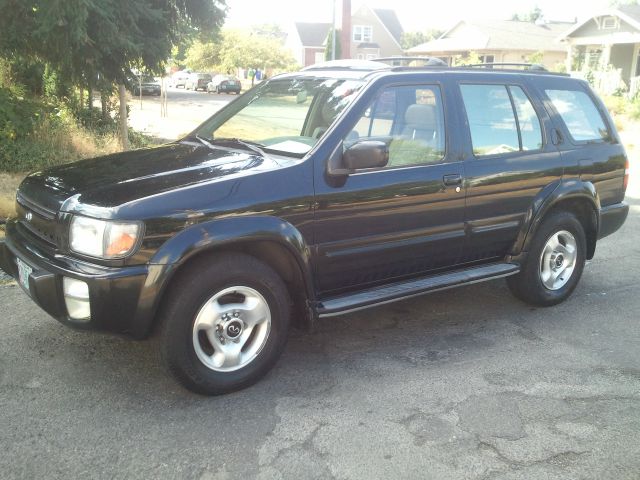 Infiniti QX4 1997 photo 3