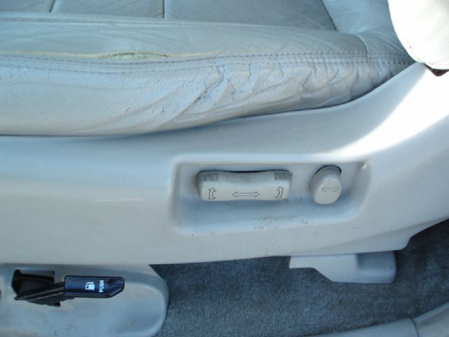 Infiniti QX4 1997 photo 15