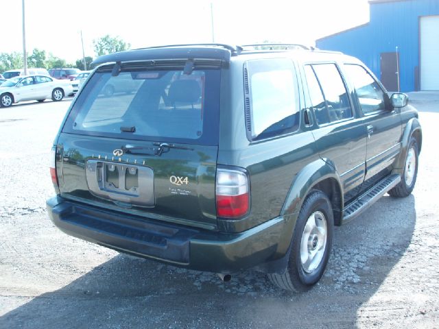 Infiniti QX4 1997 photo 18