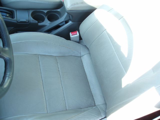 Infiniti QX4 1997 photo 2