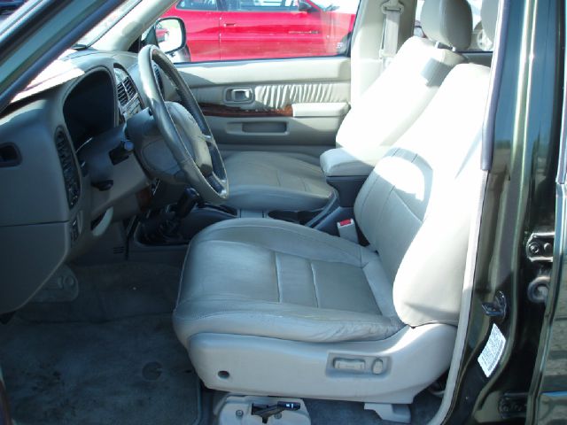 Infiniti QX4 1997 photo 3