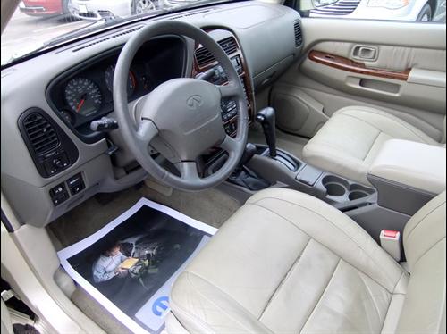 Infiniti QX4 1998 photo 3