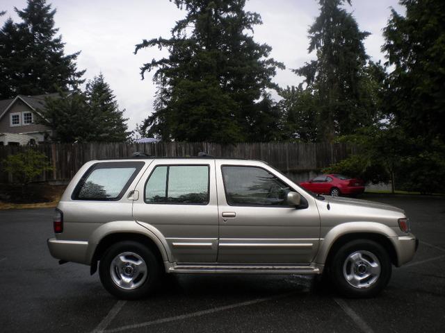 Infiniti QX4 1998 photo 3