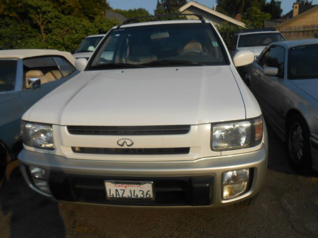 Infiniti QX4 1998 photo 4