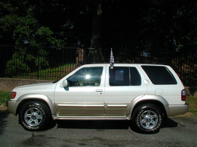 Infiniti QX4 1999 photo 1