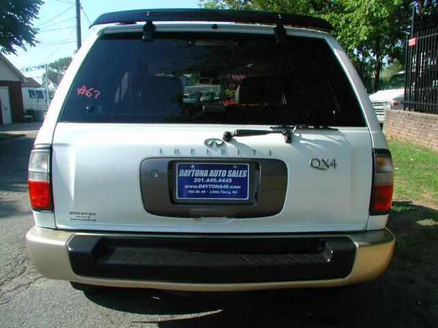 Infiniti QX4 1999 photo 3