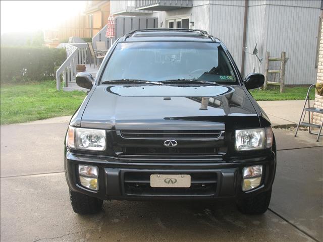 Infiniti QX4 1999 photo 2