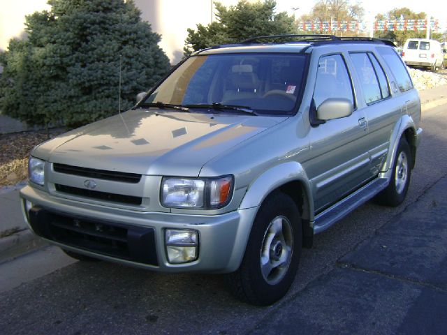 Infiniti QX4 1999 photo 2