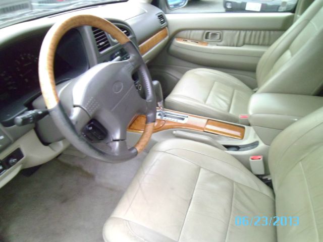 Infiniti QX4 2001 photo 1