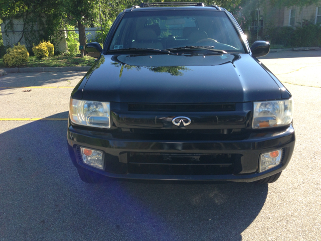 Infiniti QX4 2001 photo 2