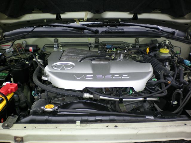 Infiniti QX4 2001 photo 13