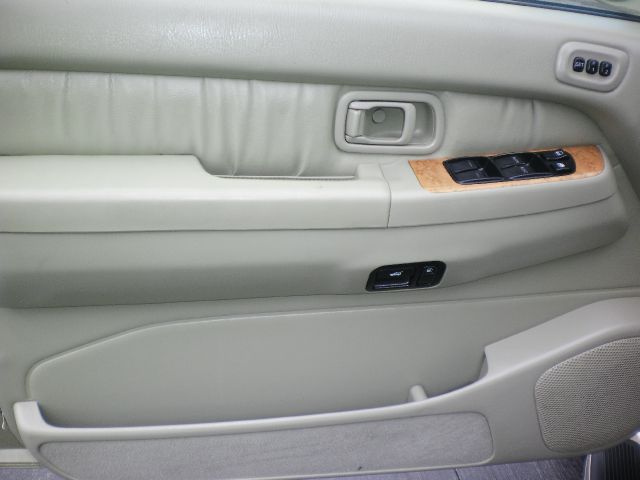 Infiniti QX4 2001 photo 19