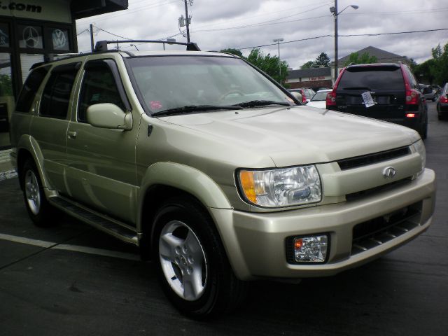 Infiniti QX4 2001 photo 2