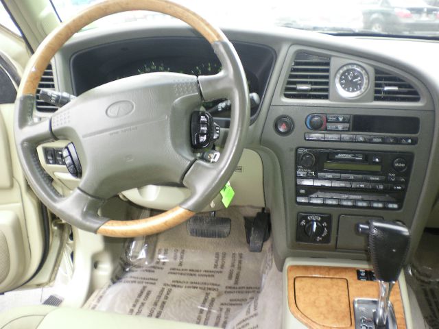 Infiniti QX4 2001 photo 7