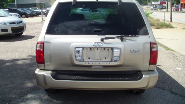 Infiniti QX4 2001 photo 2