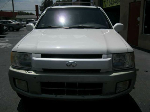 Infiniti QX4 2001 photo 4