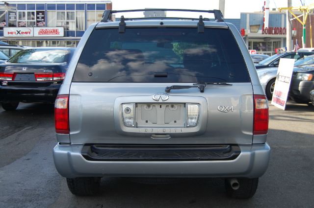 Infiniti QX4 2001 photo 3