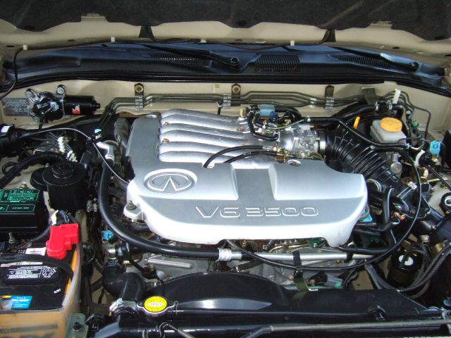 Infiniti QX4 2001 photo 12