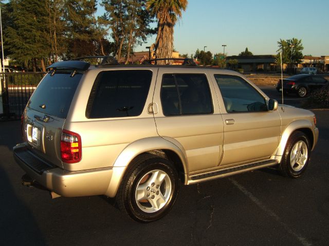 Infiniti QX4 2001 photo 15