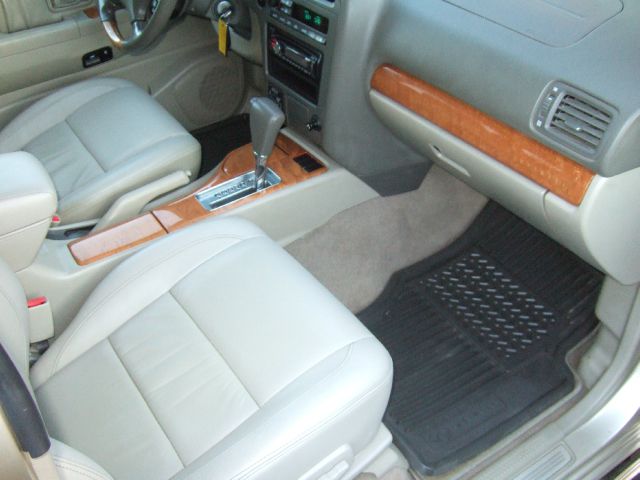 Infiniti QX4 2001 photo 17