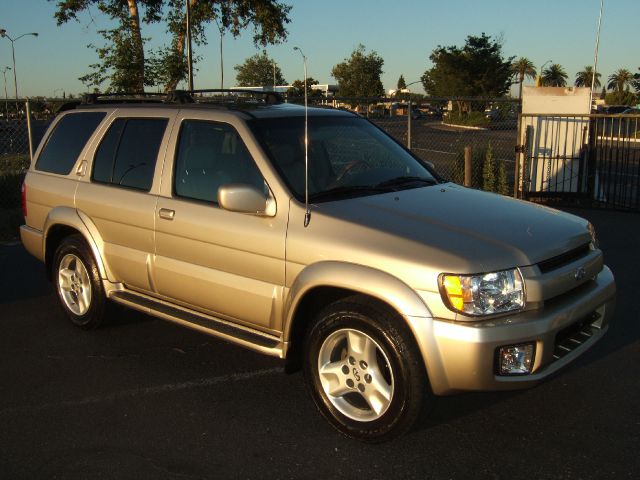 Infiniti QX4 2001 photo 18