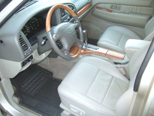 Infiniti QX4 2001 photo 2