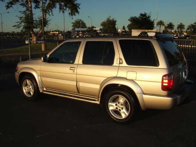 Infiniti QX4 2001 photo 3